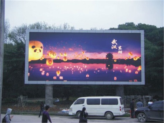 P8户外全彩.jpg