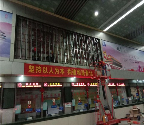 明光路汽车站户外P4