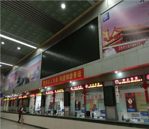 明光路汽车站户外P4