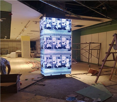 万科广场巴拉巴拉直角屏