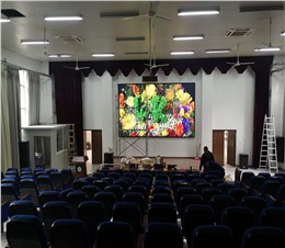 阿奎利亚学校室内2.5